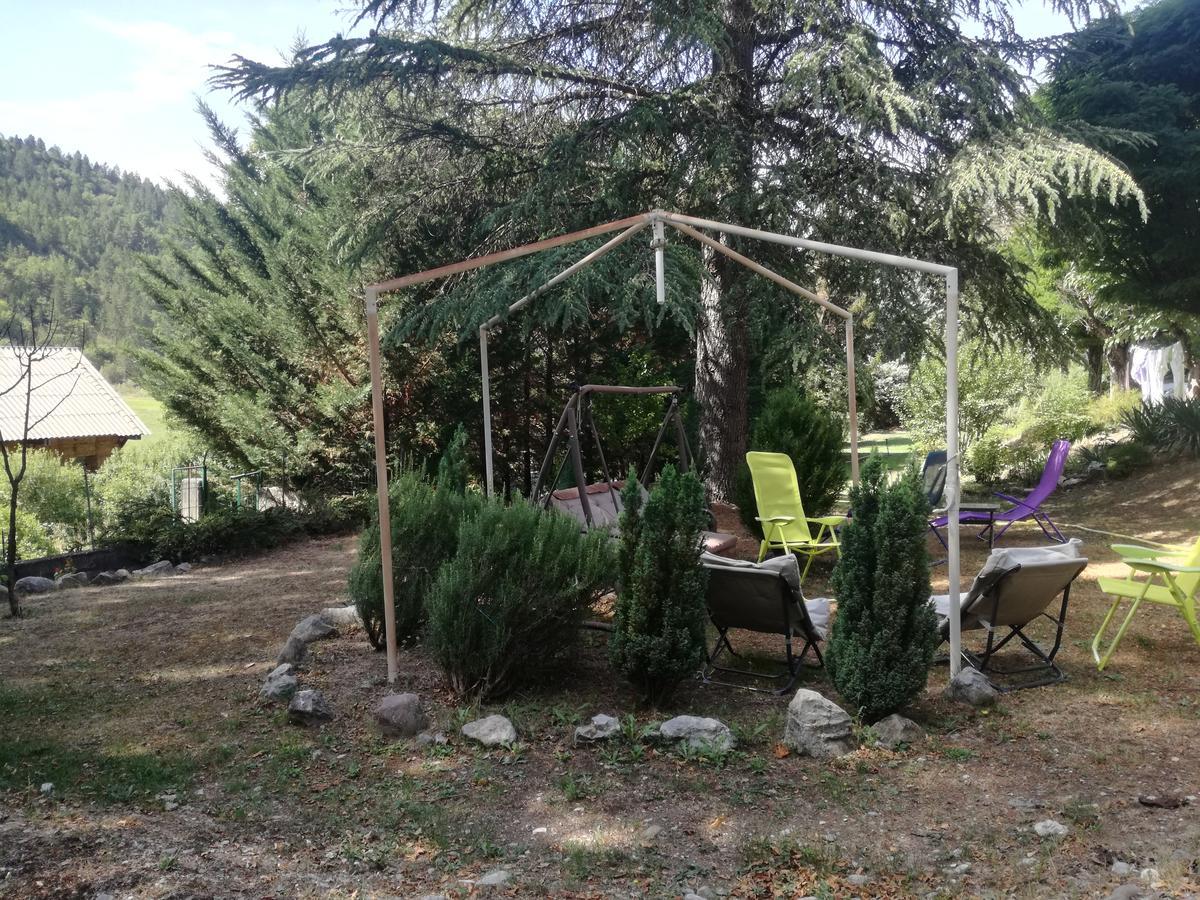 Gites Les Tilleuls Clamensane Exterior photo